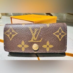Louis Vuitton four-key holder